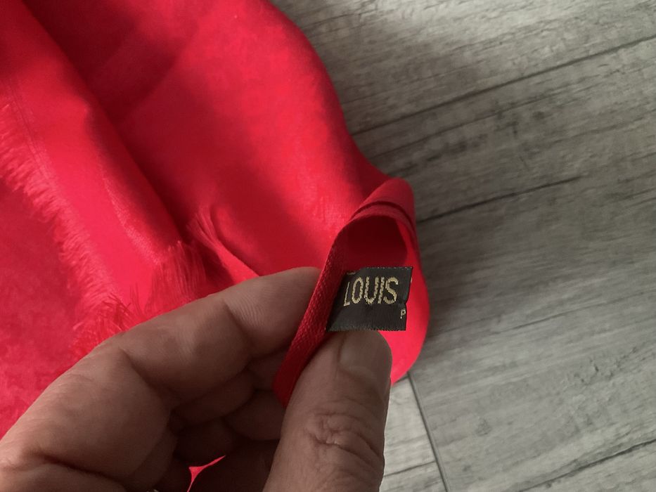 Esarfe Louis Vuitton impecabile