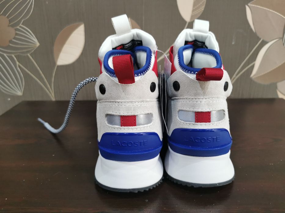 Нови обувки Lacoste