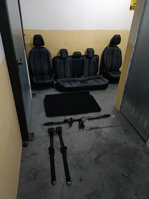 Bancheta Peugeot 208