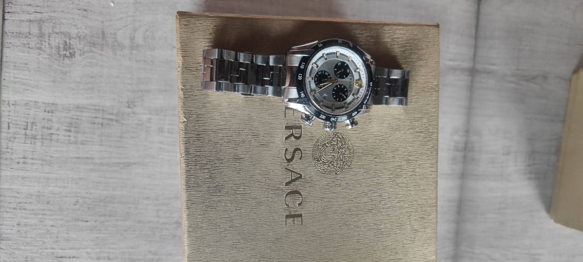 Часы Versace orginal xolati ideal kop ishlatilmagan  remont qlinmagan