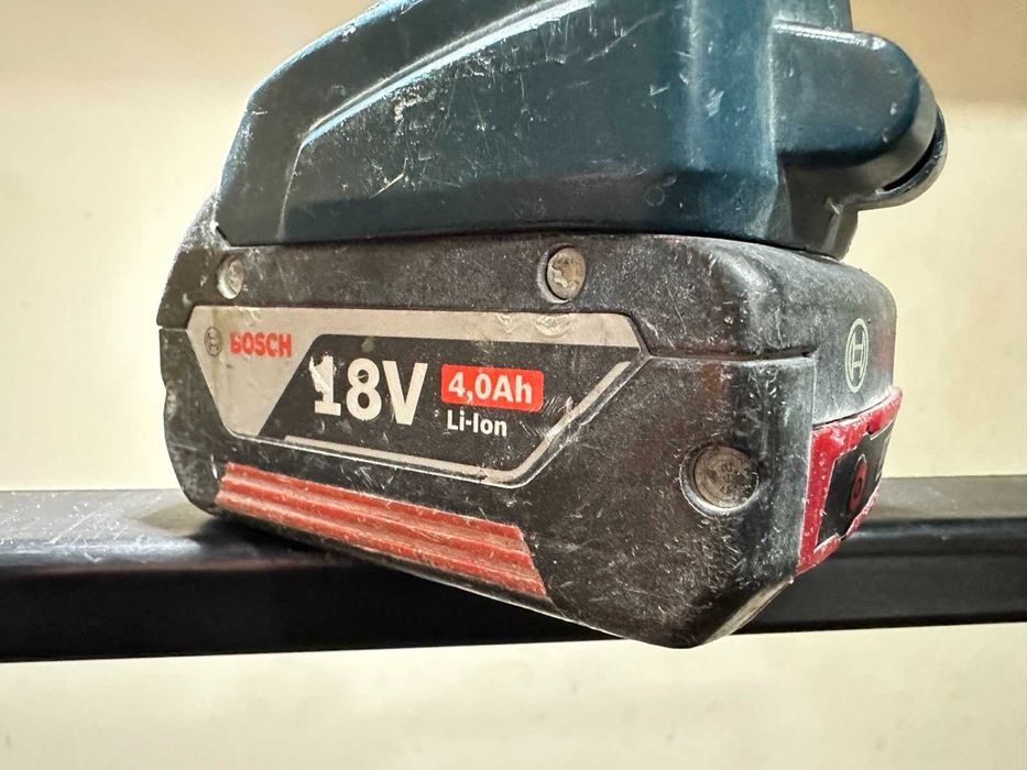 Акумулаторна лампа Bosch GLI 18V-300, 18 V с батерия 4,0Ah