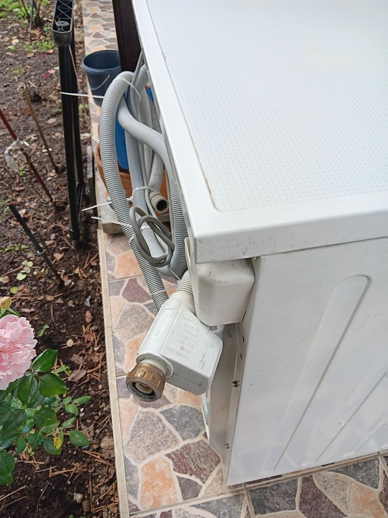 Se vinde mașină de spălat Siemens,stare bună, geam termopan lemn