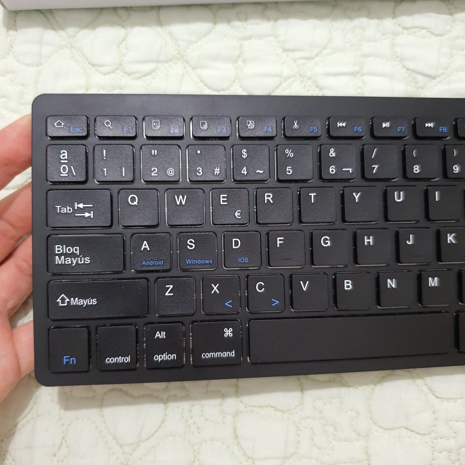 Tastatura wireless bluetooth 3.0