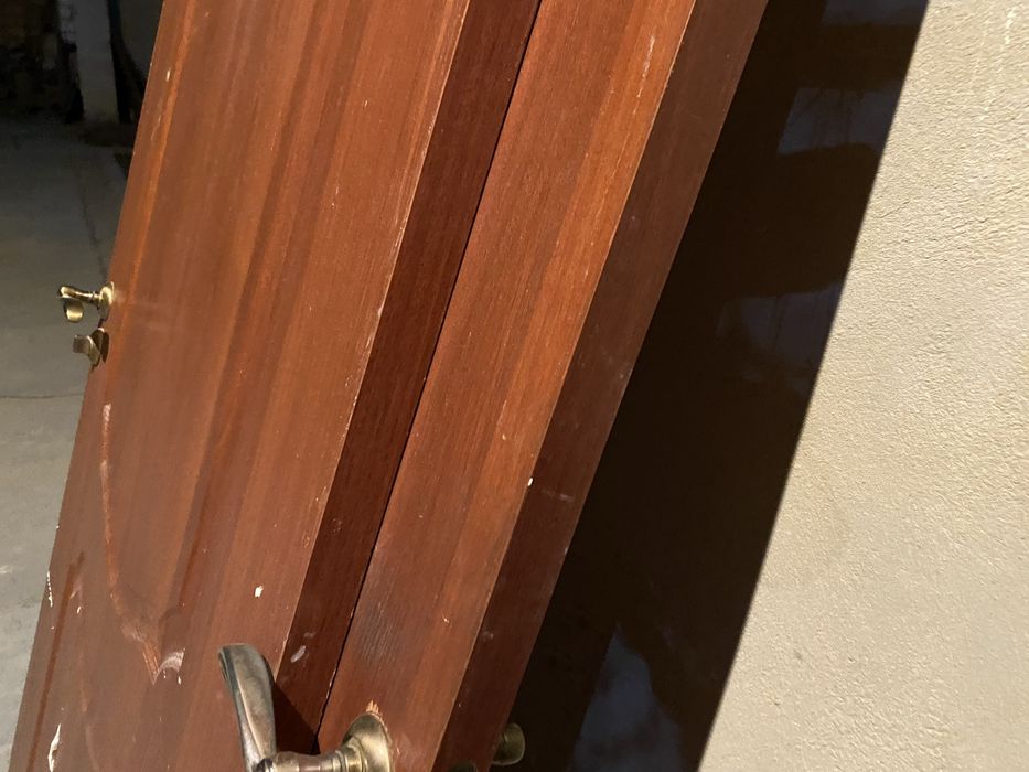 Есік сатылады бағасы 10000 тенге ақтауда тұр хабарласың