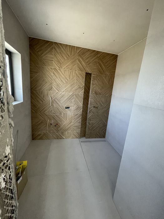 Construim case la rosu , semifinisat si finisat