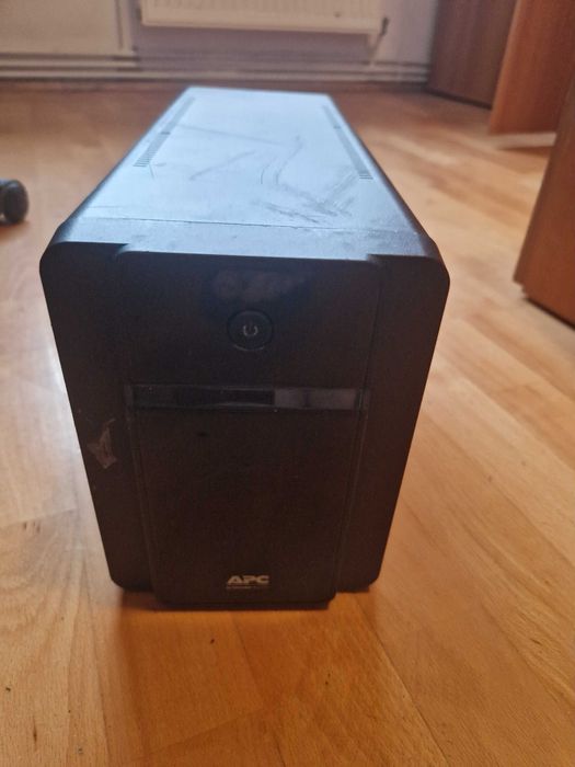UPS (APC) Schneider 1600VA (900W)