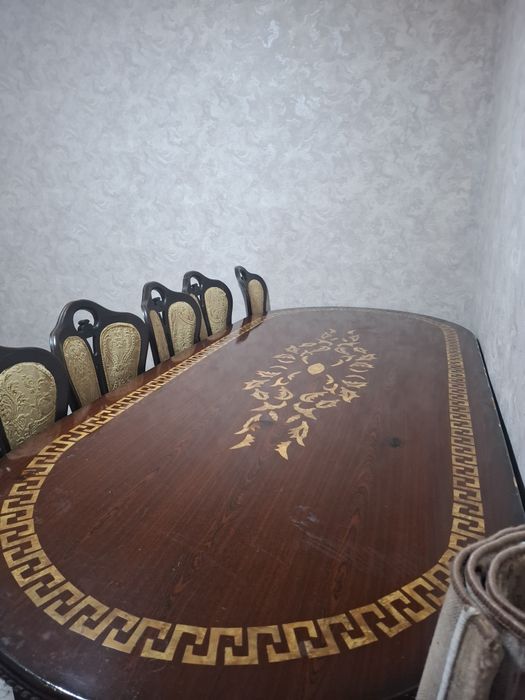 Продаётся стол овальный