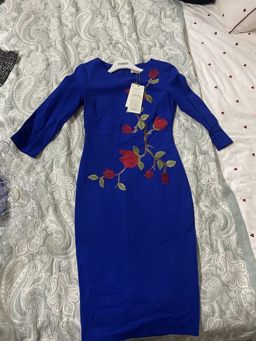 Платья в наличии не одевались