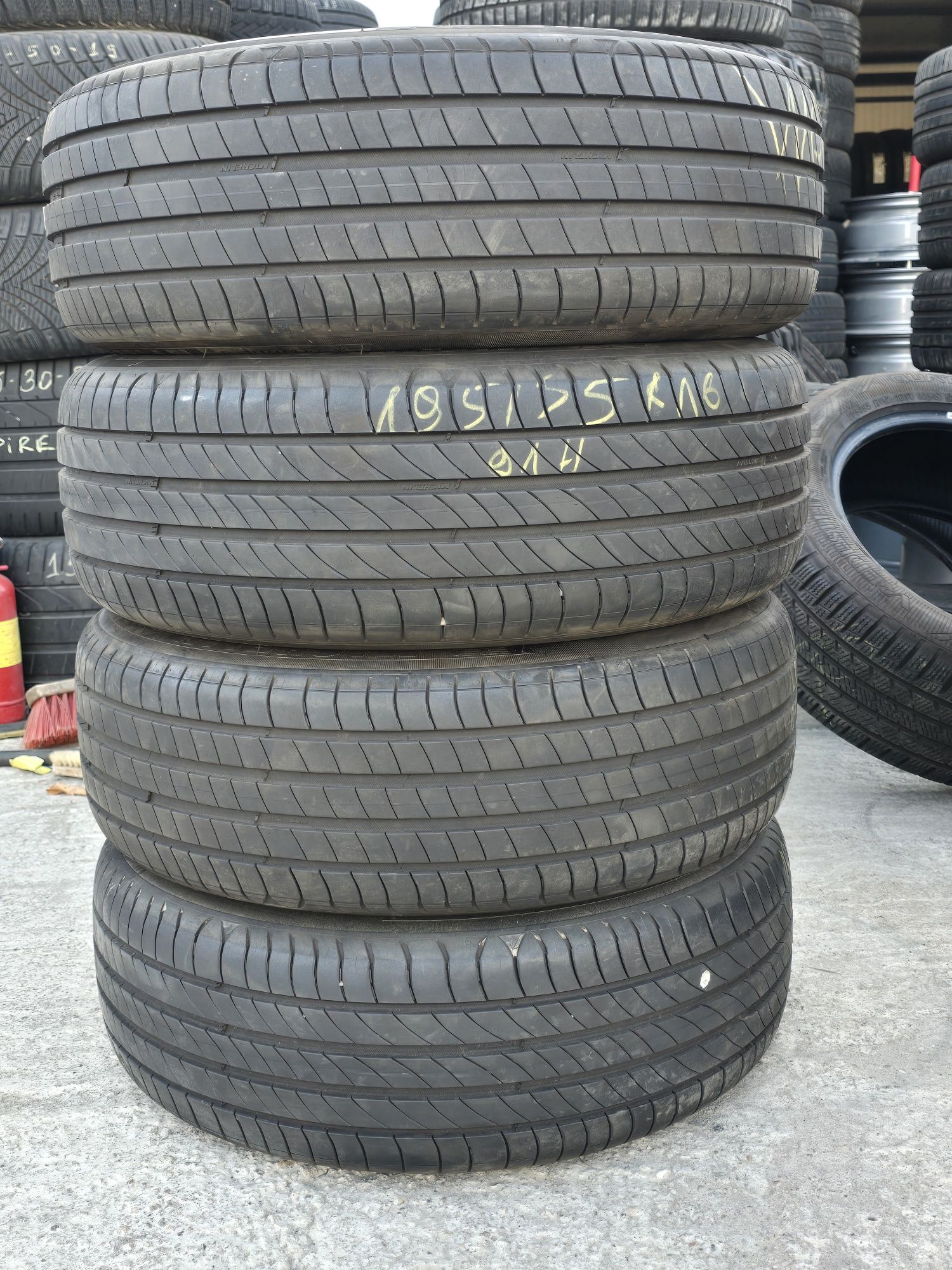 4 Броя 195/55/16 Michelin 2x6,8mm 19dot 2x6mm 23dot