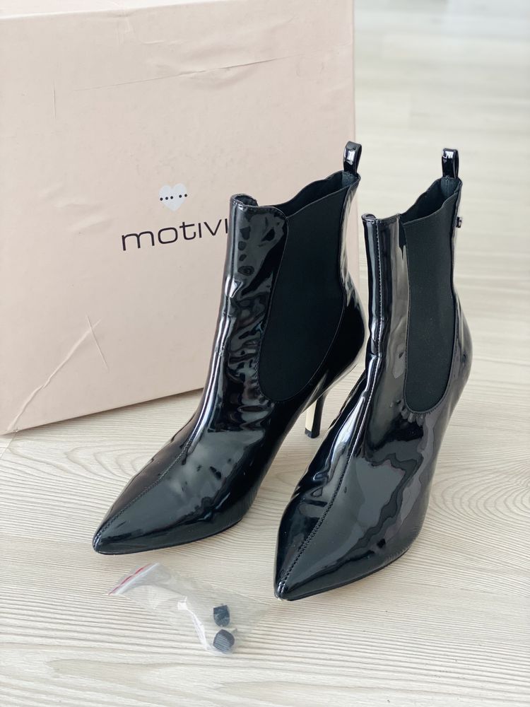 Botine Motivi - marimea 39