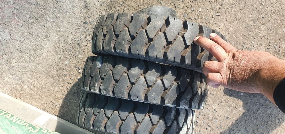 Шины от погрузчика вилочного Кара автокара