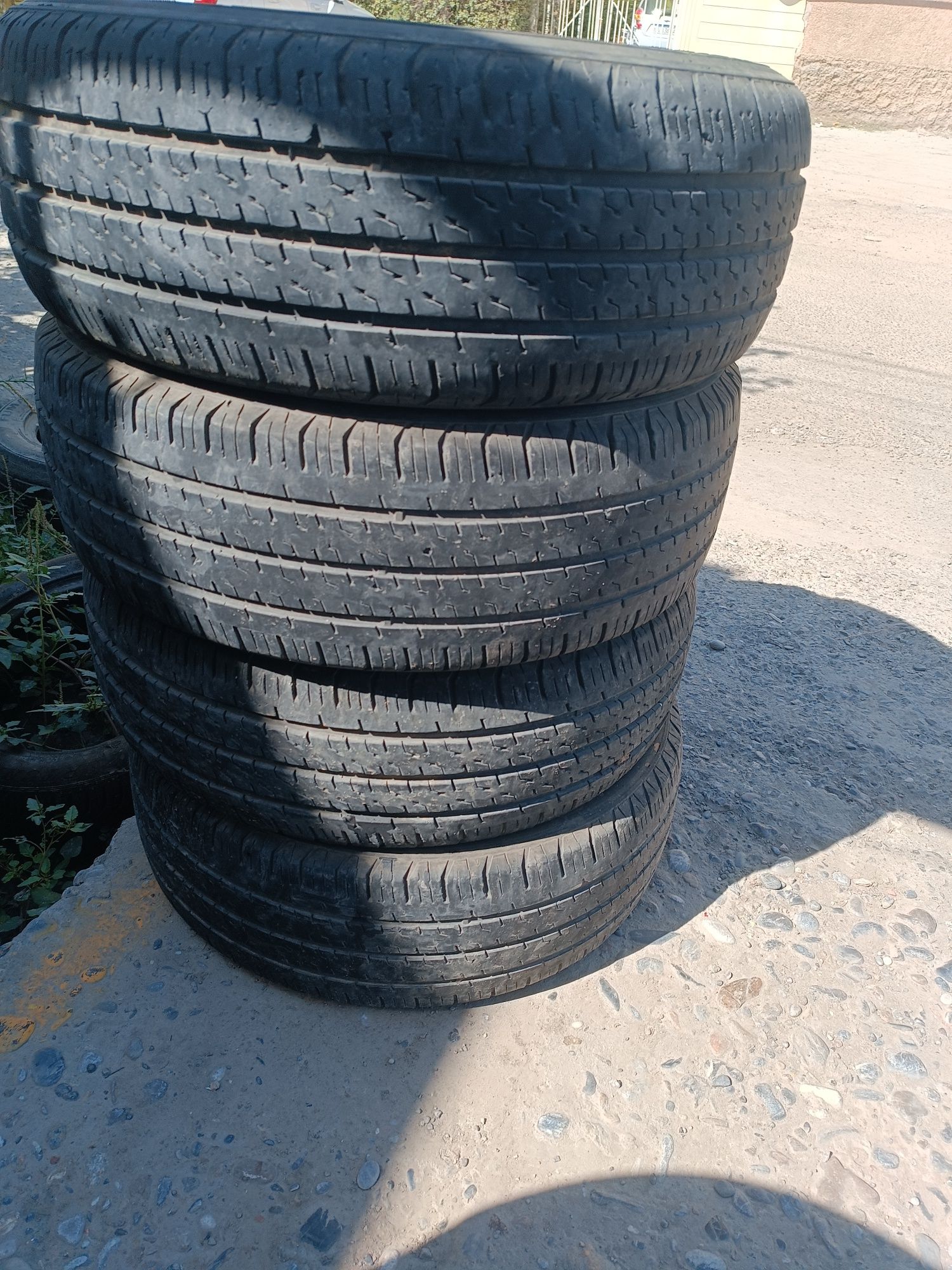 Продам резину R16 на ниву