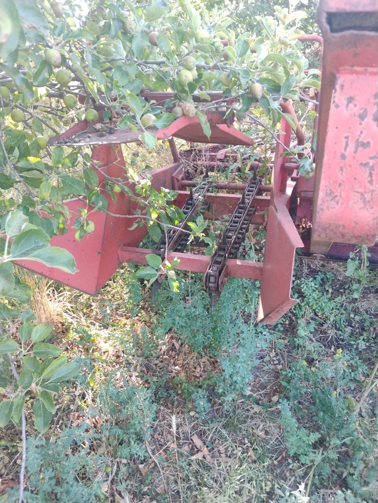 Vând încărcător baloți de paie