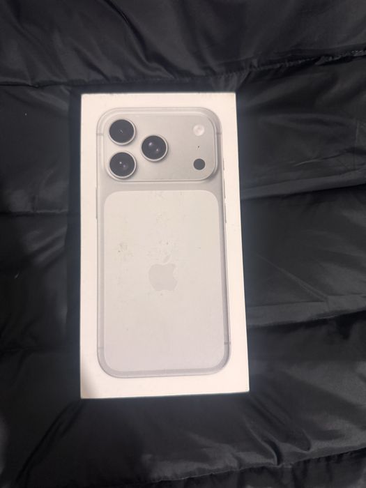 Iphone 17 про белого цвета