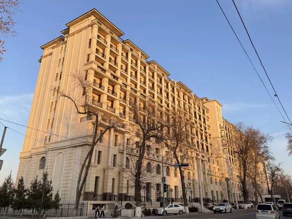Продаётся просторная квартира в ЖК Зумрад.