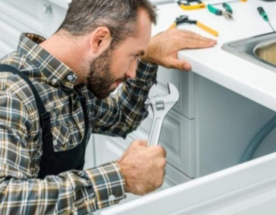 Опытный сантехник