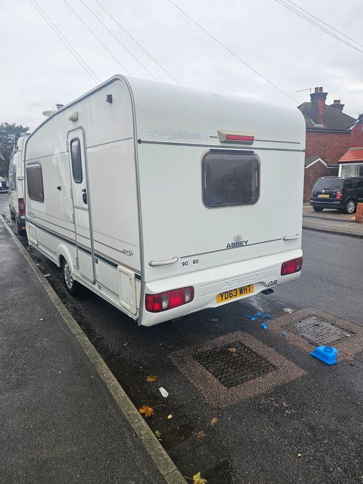 Продавам каравана в прекрасно състояние 2004 г.