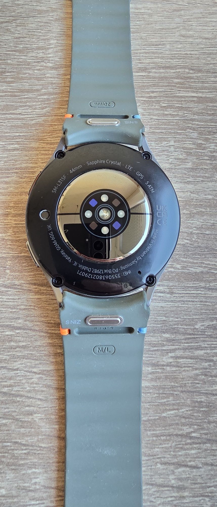 Samsung Galaxy Watch 7 44mm LTE Silver / Green 
Модел: L315