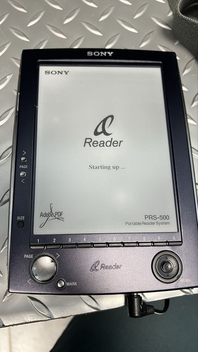 Фотоапарат Sony DSC-F717 и електронен четец Sony