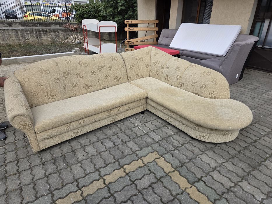 Разтегателен диван с функция сън