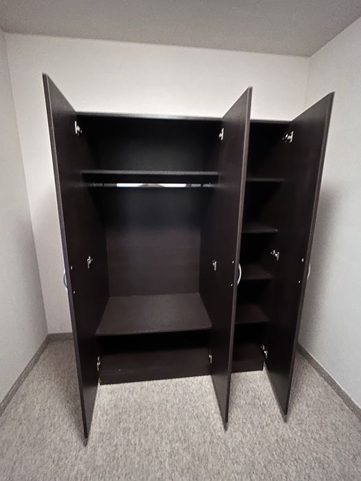 Гардероб с 3 врати за 100 лева