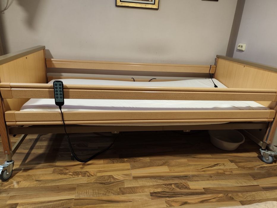 Болнично електрическо легло