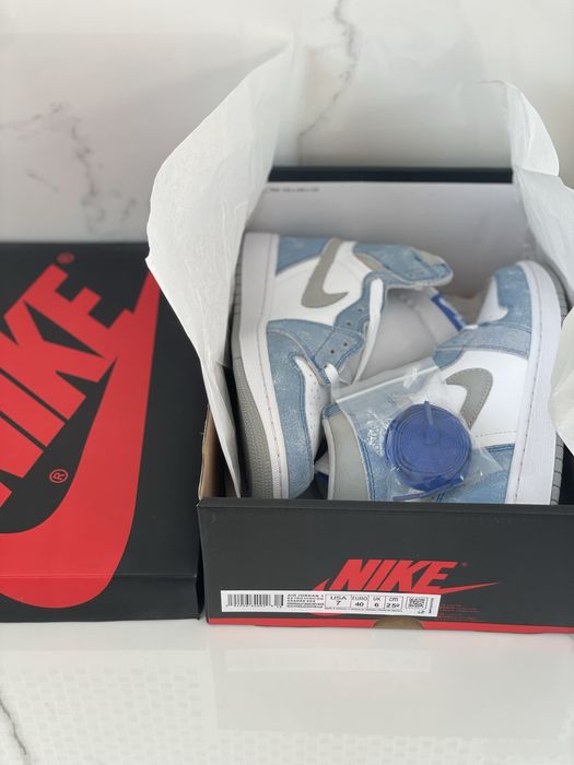 Air Jordan 1 Retro High Hyper Royal Smoke Grey Blue