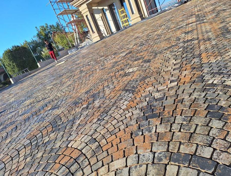 Amenajări cu pavaje.