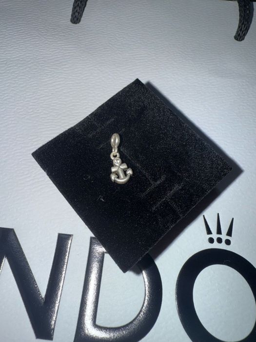 Vând pandantive Pandora originale