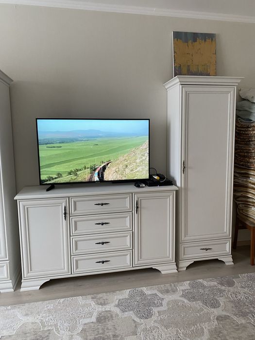 Продается тумба шкаф для книг и шкаф для посуды