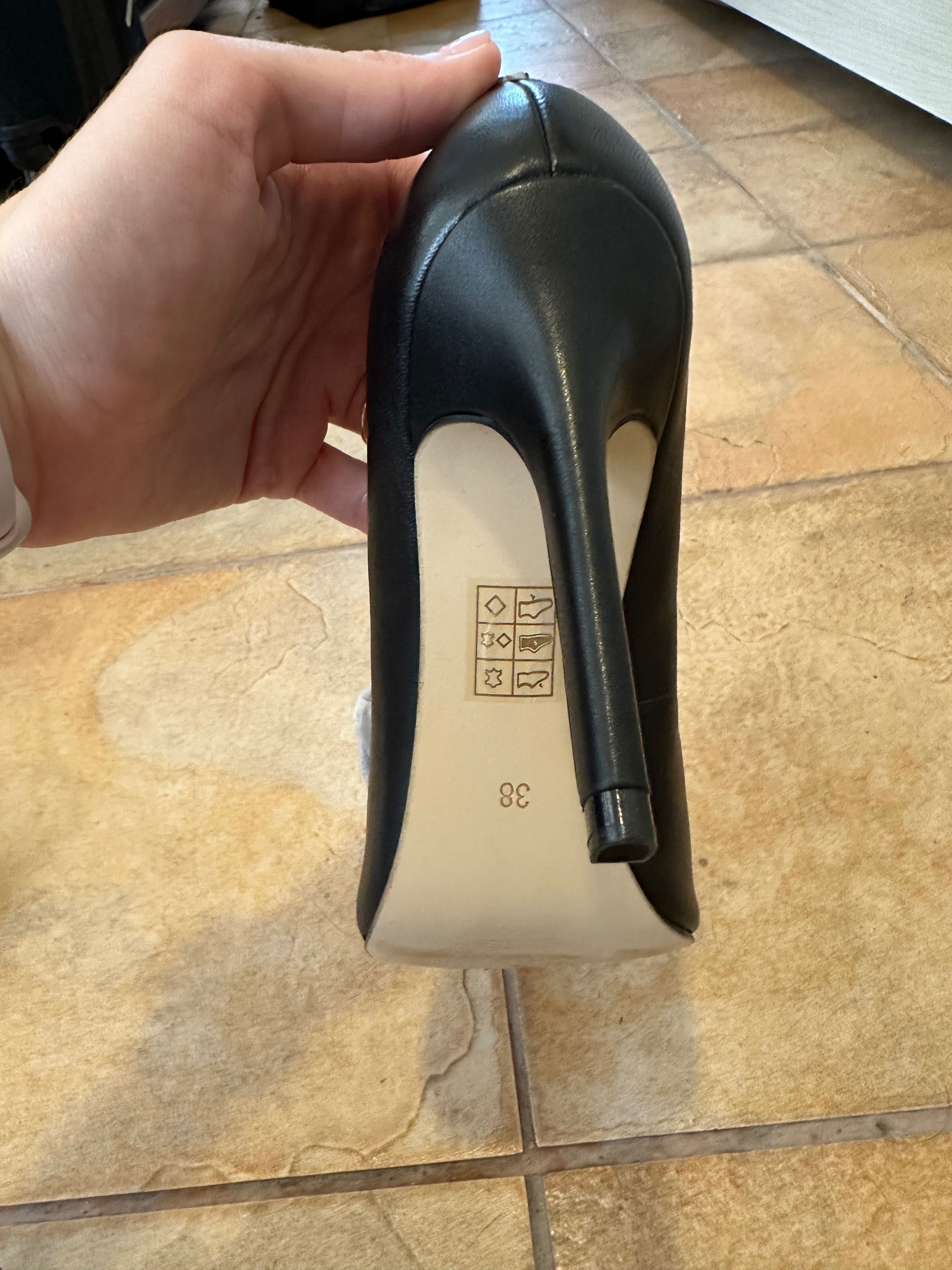 Нови дамски обувки Guess