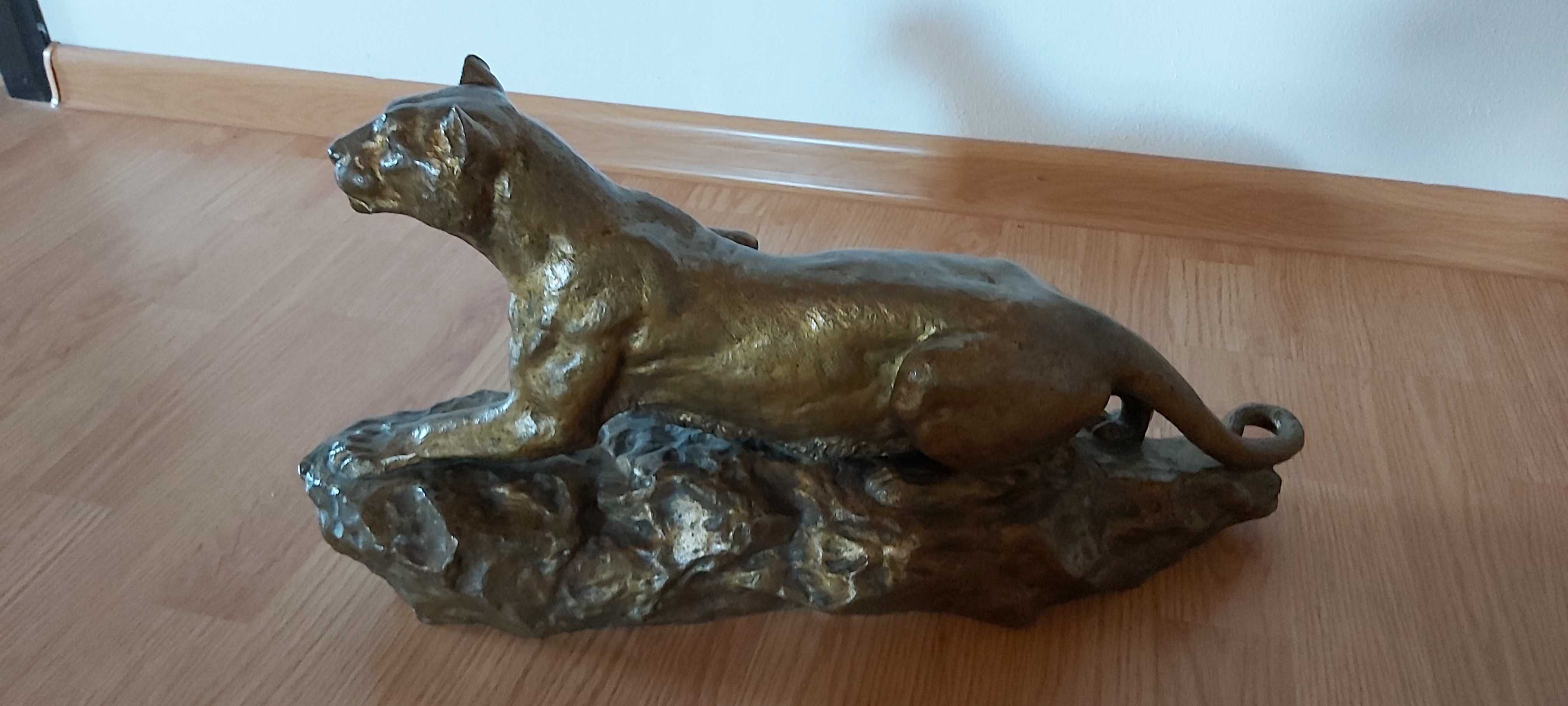 Vand statueta originala: leoaica, sculptura in bronz, autor h. peyrol