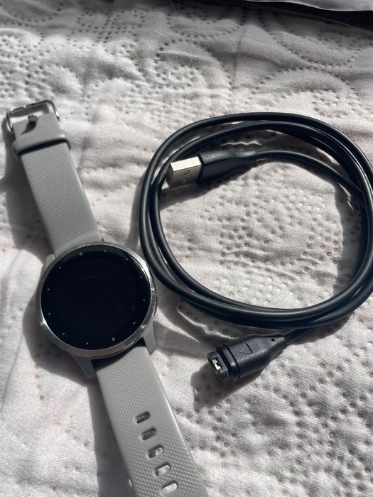 Часовник Garmin Vivoactive 4S