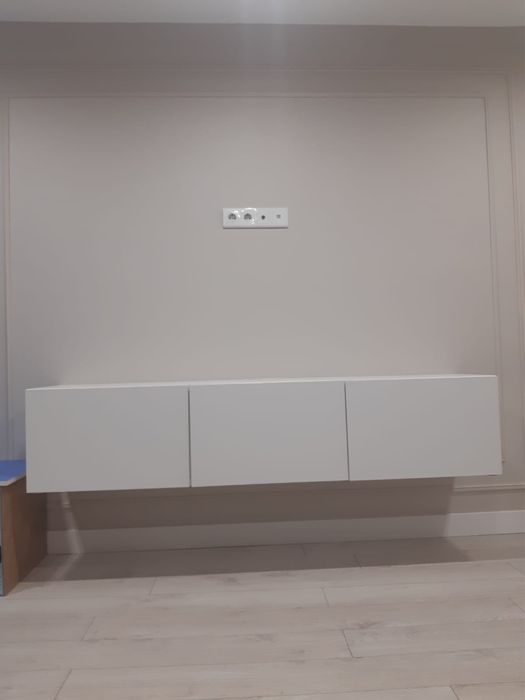 Тумба под телевизор навесная 180х42х40см.   30000 тенге