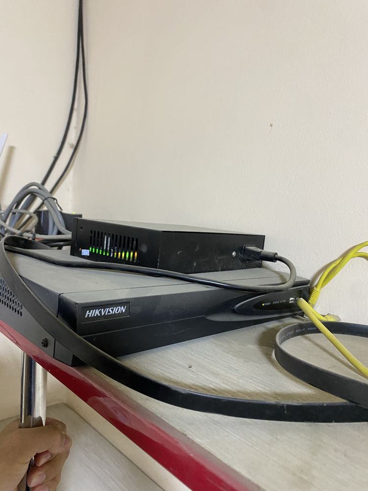 Kamera komplekt hikvision. Tarozi 2 ta. Smart televizor