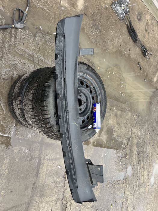 Спойлер задна броня Toyota Auris 2