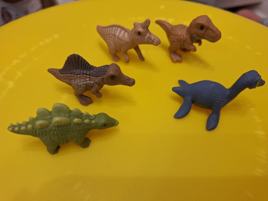 Schimb/ vand dinozauri Kinder