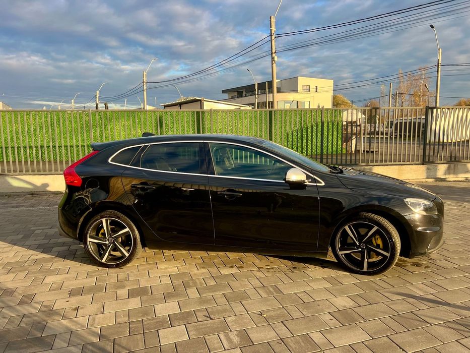 Volvo V40 Vindem masina noastră dragă, îngrijită cu multă atenție.