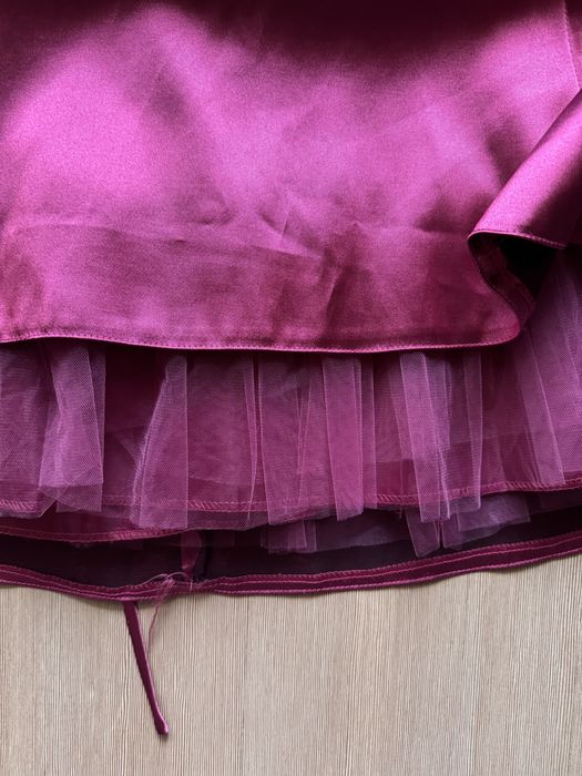 Официална сатенена рокля с гол гръб