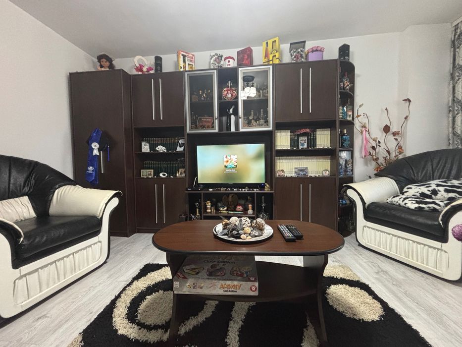 Mobila de sufragerie + masuta de cafea