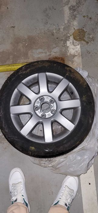 Jante din aliaj cu anvelope de vară Nokian 205/55 R16 — set de 4 buс