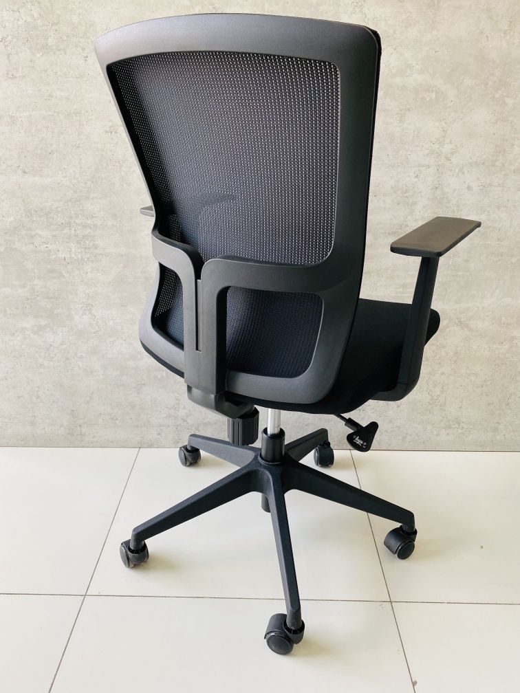 Офисное кресло модель 6203С