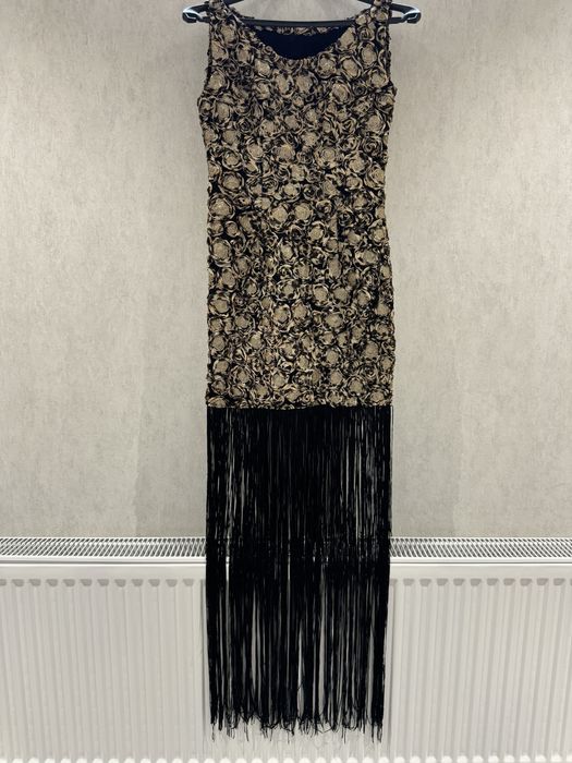 Эксклюзивное вечернее платье, размер С, смотрится шикарно