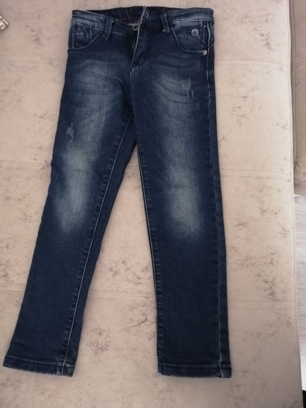 Продам джинсы размер 6-7 лет