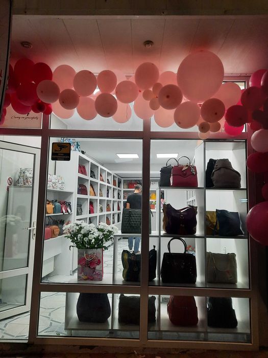 Vând mobilier comercial pentru magazin – confecționat în sept. 2023