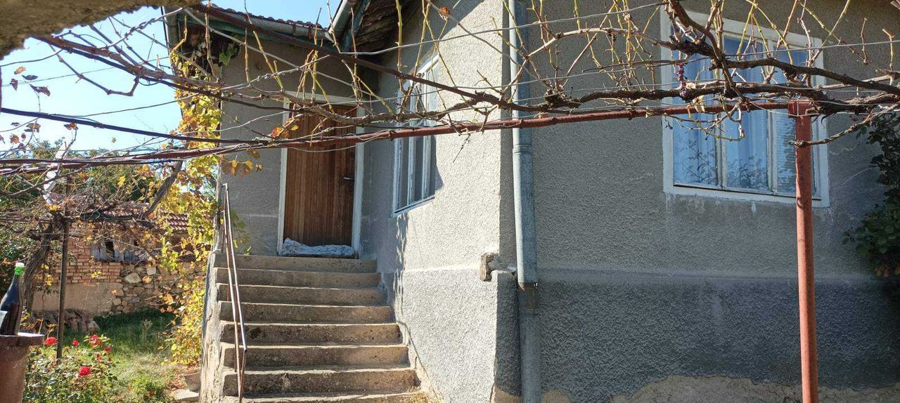 Продава се Къща в с. Веринско, Област София-област - 1563 кв.м за 52 €/кв.м - Снимка #1