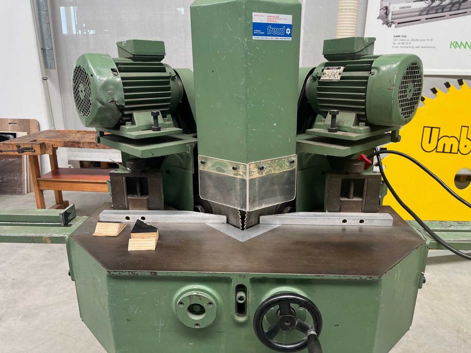 Двуглав циркуляр за рамки