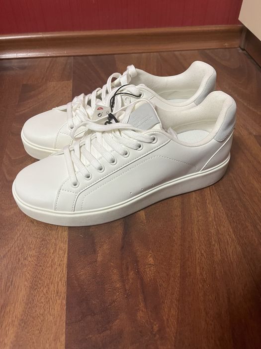 Спортни обувки нови размер 40