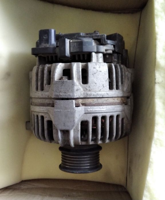 Генератор фирмы BOSCH на 90А на Skoda Octavia a4 tour