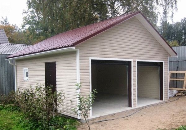 Garaj metalic din panouri sandwich  3.6 x 5.6m